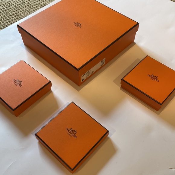 HERMES (4) BOXS AND (4) SMALL BOOKS - Picture 2 of 11